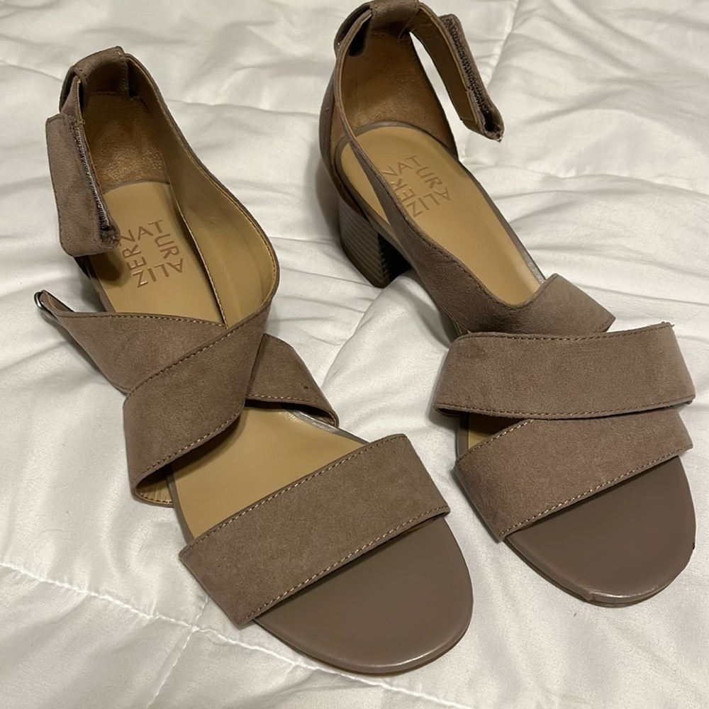 Heeled sandels